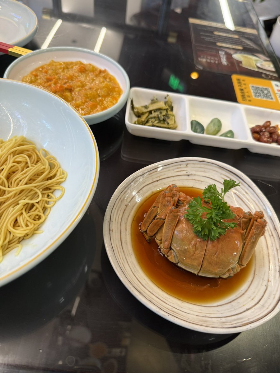 akitect's tweet photo. 北京にきているんですが、何を食べても震えるほど美味しい。話す人みんなが優しい。胡同の古い街並みが息を呑むほど美しい。もう、大好きになった。 https://t.co/BgaBtK6bqY
