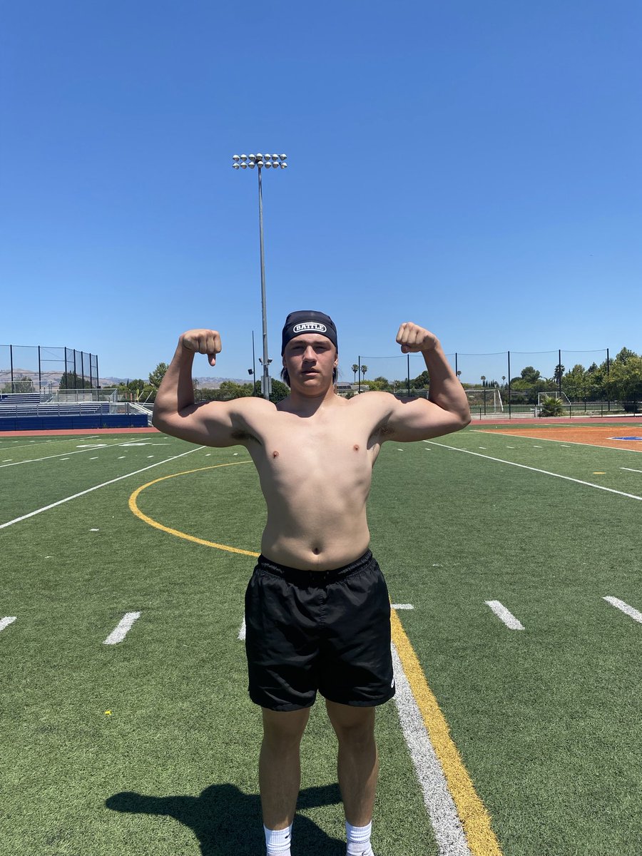 EArevalojr's tweet photo. 6’2 205lbs C/O27 OLB,DE,TE‼️Recruitment 100% OPEN #STBuilt @Coach_Jose28 @Malcom_Jay6 @Casey_Carr06 @AjRangelJr_1 @ProSportCoachAJ @Caden_Carr10 @STBUILTFootball https://t.co/AM40GvQ5MO