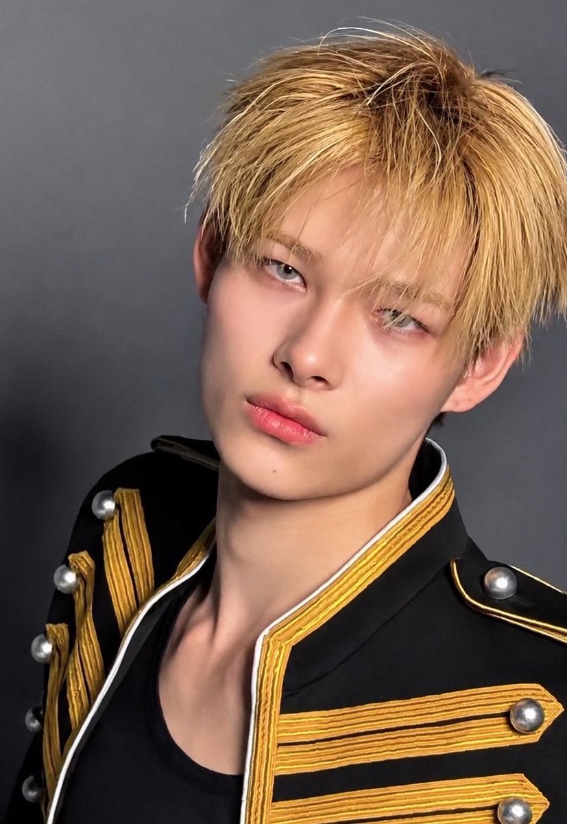 allforchulsoo's tweet photo. THIS MANHWA CHARACTER VISUALS WTF https://t.co/HUwBhF4cyQ