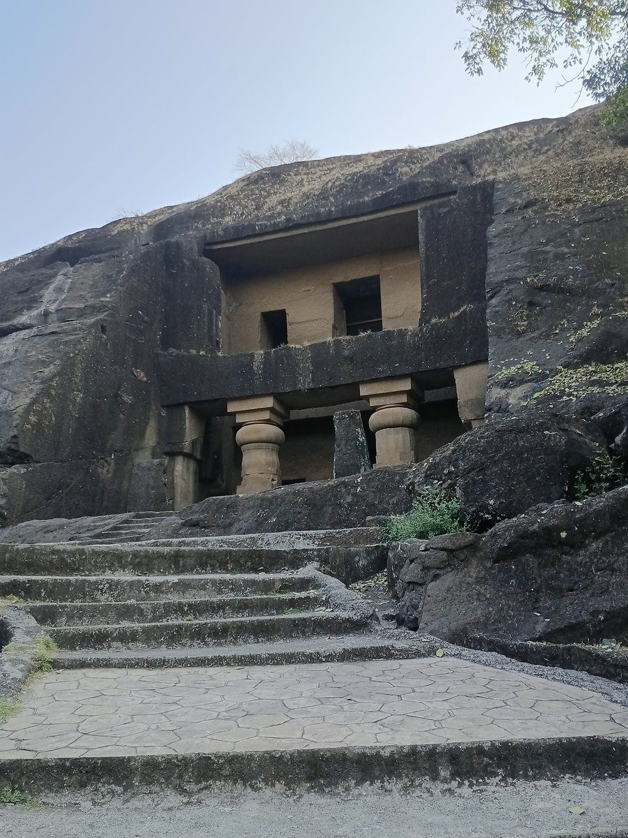 ComfortFra75050's tweet photo. Wildlife everywhere over here. The scenery here is straight outta the Jungle Book. #travelling #wildlifeofindia #kanheribuddhistcaves #templesofindia #monkeysofindia #buddhistemples https://t.co/RpLvICxqdC