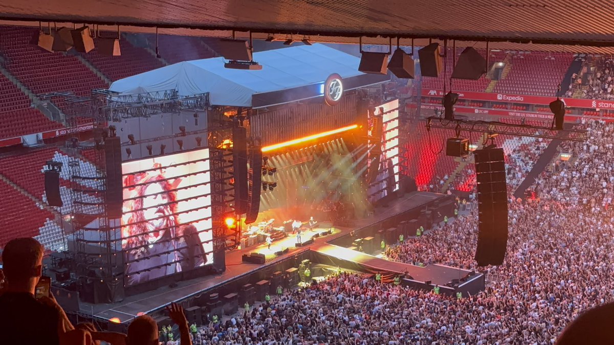 NikkijS87's tweet photo. LN - Foo Fighters at Anfield https://t.co/ZPLvTX6KtQ