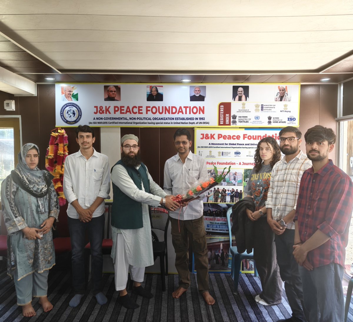 jkpforg's tweet photo. #DelhiUniversity #JKPeaceFoundation #SouthKashmir #Anantnag #AcademicVisit #YouthEngagement #CommunityOutreach #SocialImpact #TribalCommunities #PeaceBuilding #Kashmir #StudentEngagement #EducationForChange #CulturalExchange #TogetherForChange https://t.co/cj4CuduihN