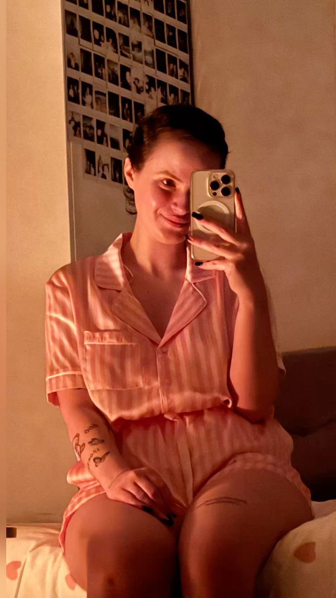 MartaT805's tweet photo. Just me enjoying a peaceful night. 🌙💕
What’s the first thing you noticed? Be honest. 👀👇 #LateNightThoughts
If you could ask me one question, what would it be? 💬👇#NightLife #EveningVibes #Selfie #PositiveVibes #Beautiful #NightOwl #XCommunity #TrendingNow #FYP #Trending https://t.co/PS47glAh9W
