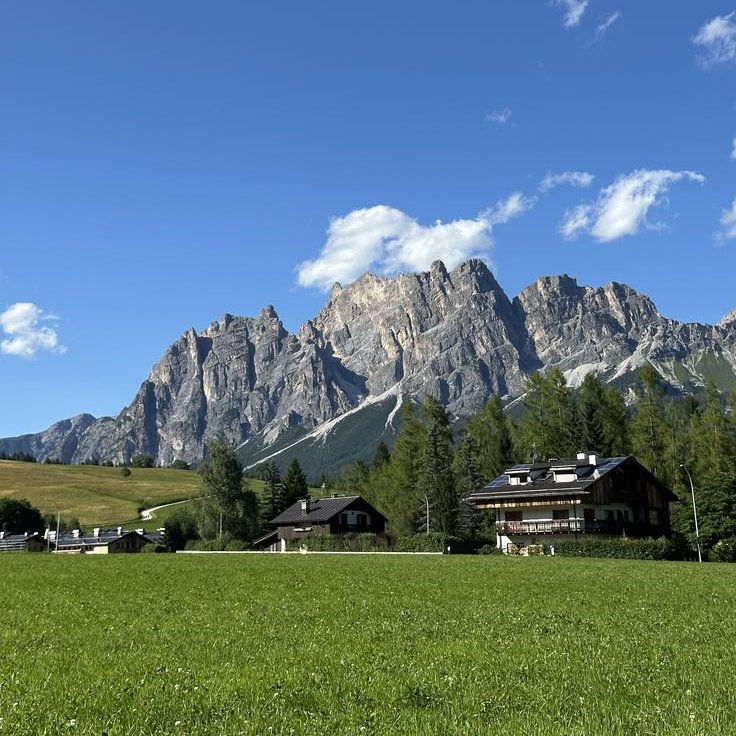 NaturalWorld515's tweet photo. Dolomites, Italy 🇮🇹 https://t.co/Qpgq8aXlYw