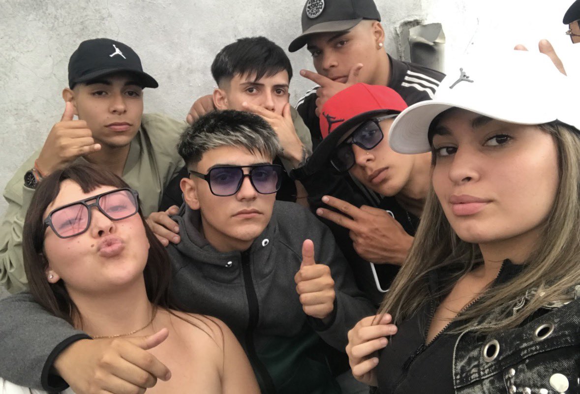 valunicole23's tweet photo. jajajaja literalmente ámbar y yo éramos la mala influencia de la relación los hacíamos re salir 😂 de 2024 a 2026 se volvieron altos viejos q buenos tiempos https://t.co/xqBH58anfO