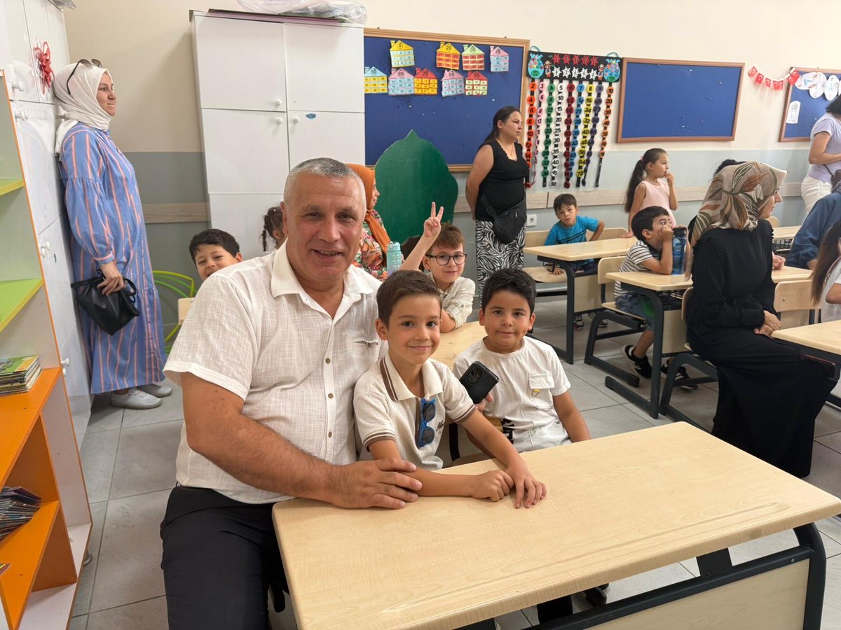 Burhaniye_MEM's tweet photo. Miniklerimizin karne heyecanına ortak olduk.
@tcmeb @balikesirmem 

https://t.co/QE2NhNUdLA https://t.co/Sq1VUtwZMN
