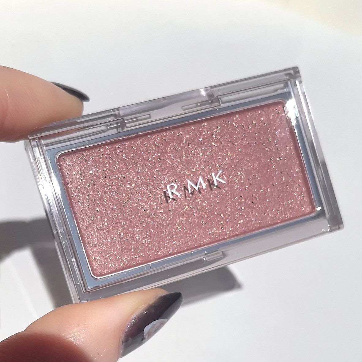 aibymakeupppp's tweet photo. RMKのボヘミアンローズを眉毛、アイメイク、チークに使ってワントーンメイクした時の🌺 https://t.co/GE2if5XeuP