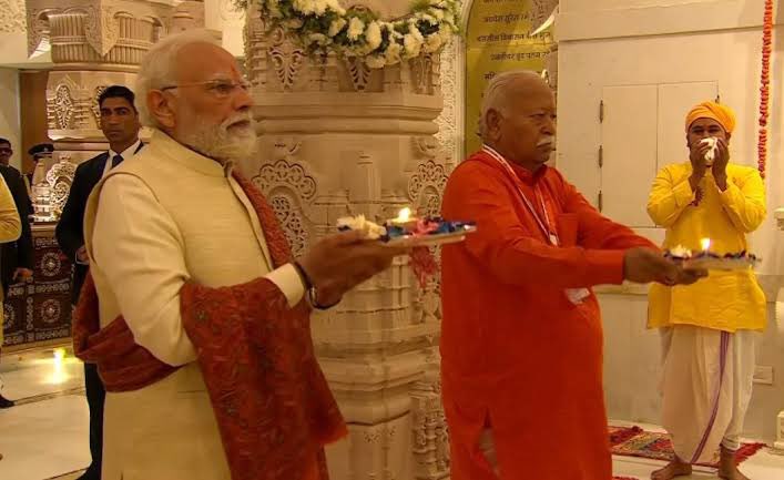 AmitSonusingh's tweet photo. प्रशासनिक सेवा हो या कोई संगठन या कोई संस्था छोटे कर्मचारियों को ही दंड क्यों दिया जाता हैं,उच्च पदाधिकारी/अधिकारी दंड से वंचित रह जाते हैं, ऐसा क्यों? चंपत राय,डॉ अनिल मिश्र की गिरफ़्तारी क्यों नहीं हुई…?
यह प्रश्न सभी राम भक्तों का हैं-@PMOIndia @narendramodi @myogiadityanath https://t.co/AUgNKD746q