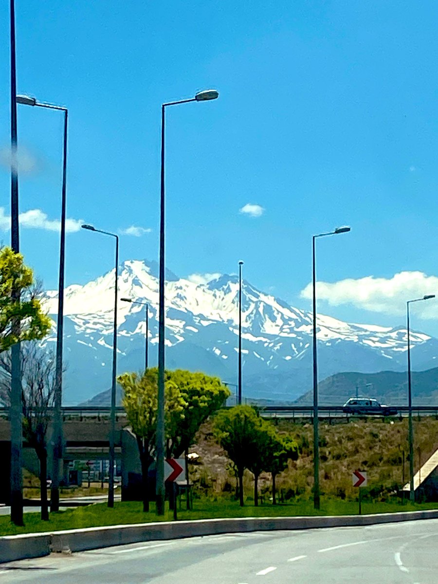 semmm____'s tweet photo. Yol manzarasının sonu🗻 bir yıl daha biter💫 bize iyi tatiller o zaman🌸 https://t.co/AVgu6hY0OB