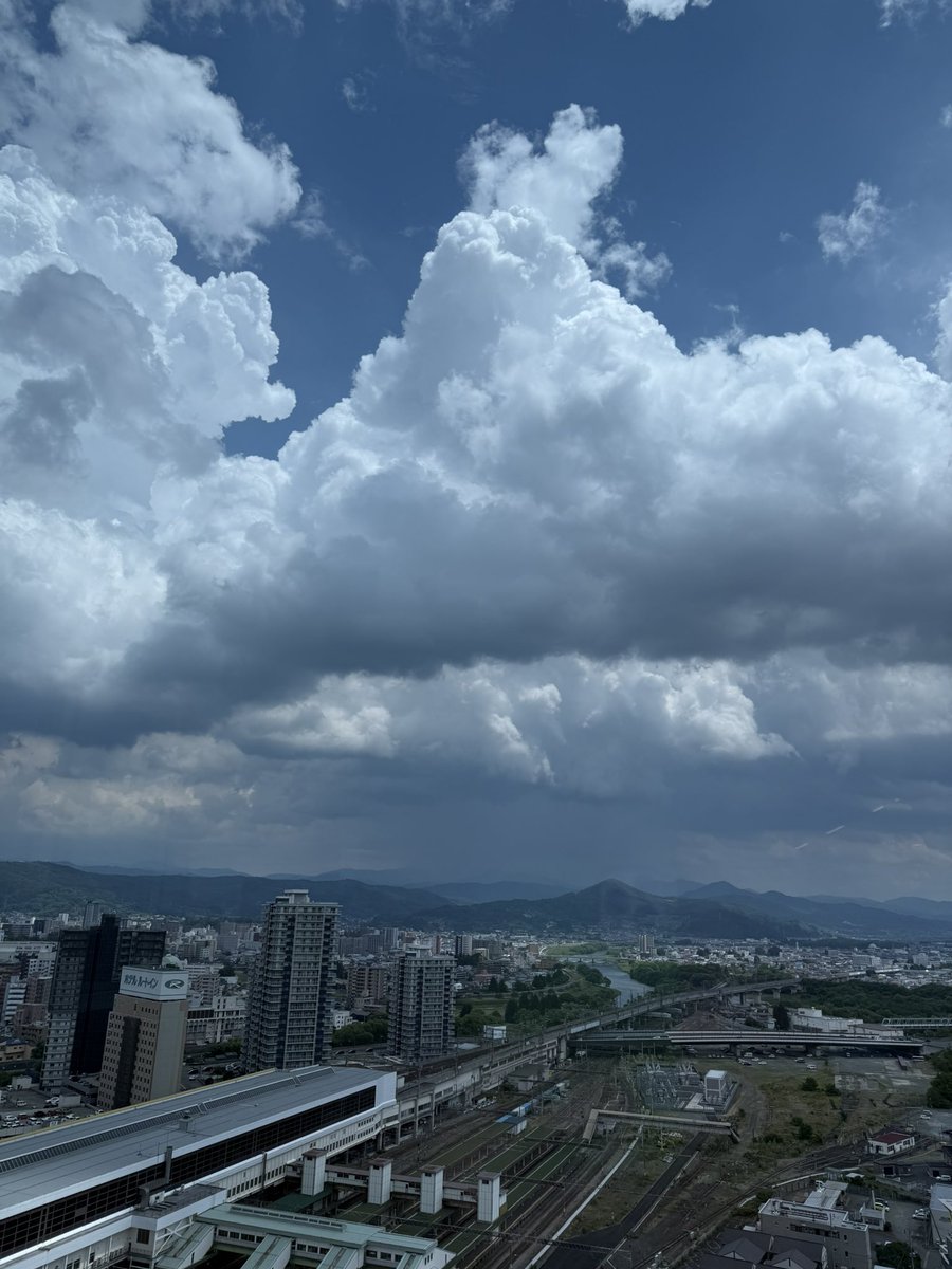 gSig2wgyIqLLyu1's tweet photo. 秋田県　田沢湖（たつこ像）日本最深の湖
岩手県　八幡平
岩手県　マリオス展望室20階より

今月13日の八幡平は雪❄️が残っていて風があり寒かったです🥶 https://t.co/BwfflsmF9v