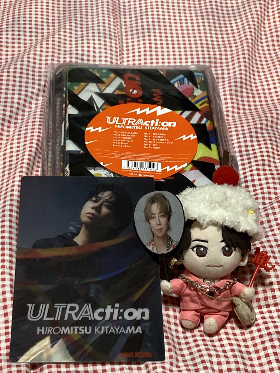 mitsukanayoko95's tweet photo. タワレコの一部受け取れた🫶明日も来るけど😂
下敷きめっちゃいいね❤️ポーチもでかくて嬉しい🤗🫶下敷きは早速拓弥くんの隣に飾ったよ❤️🍓
アルバムお気に入りだよ🤗❤️
#ULTRAaction
#HiromitsuKitayama
#北山宏光 https://t.co/jFoDgkJIwz