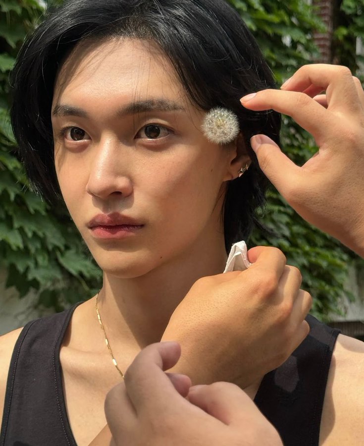 MTaro03's tweet photo. Manusia saling mempengaruhi, kadang membuat sedih, saling melukai, bahkan saling membuat sakit
Namun terkadang, batu yang kita lempar untuk mengubah diri sendiri membuat gelombang yang menjangkau orang lain juga. https://t.co/jH6WLqqiAZ