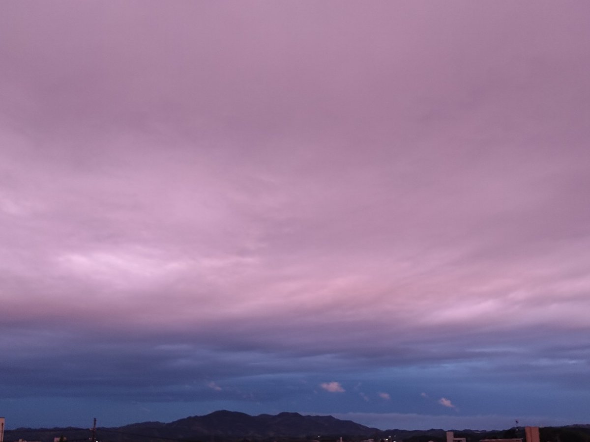 ryukd1's tweet photo. 週末の夕焼け空
してない下層と二段重 https://t.co/9bOtPO4kdh