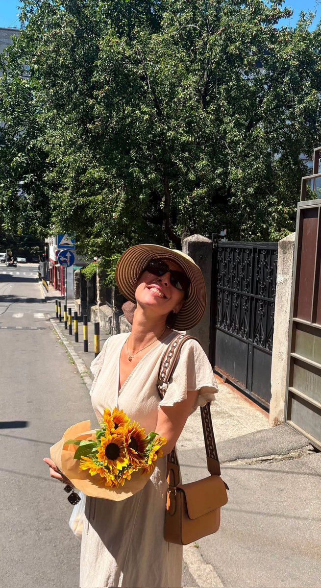 salix_klar's tweet photo. 🌻godine su samo broj 🌻 
neka vam je srećan ovaj moj divan dan 🥂 https://t.co/8AH2B5A1YS