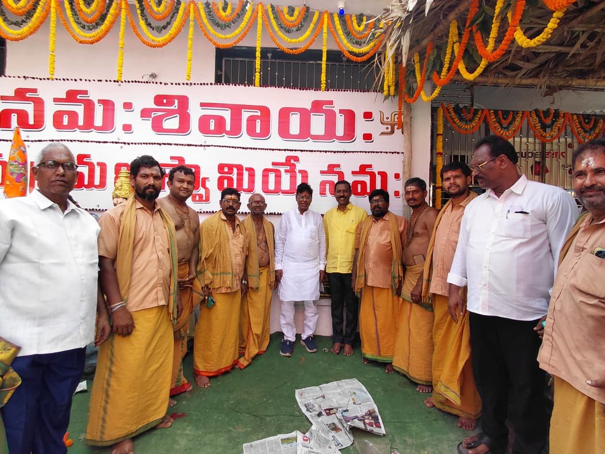 Pallasrinivas4u's tweet photo. నేడు గాజువాక నియోజకవర్గం పరిధిలోని పలు ఆధ్యాత్మిక  కార్యక్రమాల్లో మరియు పలువురి గృహాల్లోని వేడుకల్లో ముఖ్యఅతిథిగా  పాల్గొన్న ఆంధ్రప్రదేశ్ రాష్ట్ర టిడిపి అధ్యక్షులు, గాజువాక శాసనసభ్యులు శ్రీ పల్లా శ్రీనివాసరావు గారు.

#PallaSrinivasrao  #TDPStatePresident #MLAGajuwaka 
 #Gajuwaka #Tdp