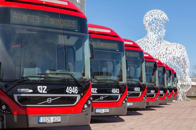 PilarBernado's tweet photo. Estimados, estimados directivos y directivas de @buszaragoza 

Deberían pasar una circular interna para recordar a algunos, algunas de sus conductores y conductoras que no están pilotando un Formula 1

#PocasCosasPasan https://t.co/ONp97pHb51