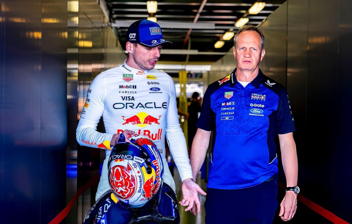 f1speed_indo's tweet photo. 🚨 Satu lagi figur senior Red Bull dikabarkan hengkang. Chief Engineer, Paul Monaghan, akan tinggalkan tim untuk pindah ke Cadillac.

Paul Monaghan sudah bergabung di Red Bull sejak 2005 dan menjadi saksi bagaimana transformasi tim ini menjadi tim besar dalam 20 tahun karirnya di sana.

Perannya cukup sentral di dalam tim sebagai Chief Engineer yang bertugas untuk maksimalkan performa mobil di setiap akhir pekannya dan bertanggung jawab dalam bagaimana penentuan setup mobil.

Monaghan merupakan figur senior terakhir dari era Christian Horner yang masih bertahan di Red Bull, terutama setelah Helmut Marko pensiun tahun lalu dan Gianpiero Lambiase akan pindah ke McLaren pada 2028.

Melansir dari RacingNews365, pria 58 tahun ini akan pindah ke Cadillac untuk menduduki jabatan senior di dalam departemen teknis mereka. Dia saat ini juga menerima tawaran dari Aston Martin dengan jabatan serupa.