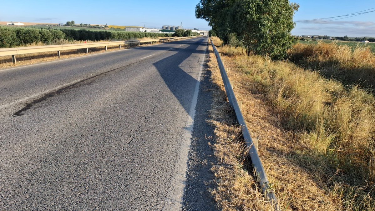 CadizJunta's tweet photo. 🛣️Desde la DT @FomentoAND seguimos avanzando en trabajos de mantenimiento de carreteras de la red autonómica en la provincia de #Cádiz

👉 Limpieza de bordes de la calzada en la A-373 P.k 0 al 4

#Mantenimiento #Carreteras  #SeguridadVial https://t.co/sGFuASbkNg