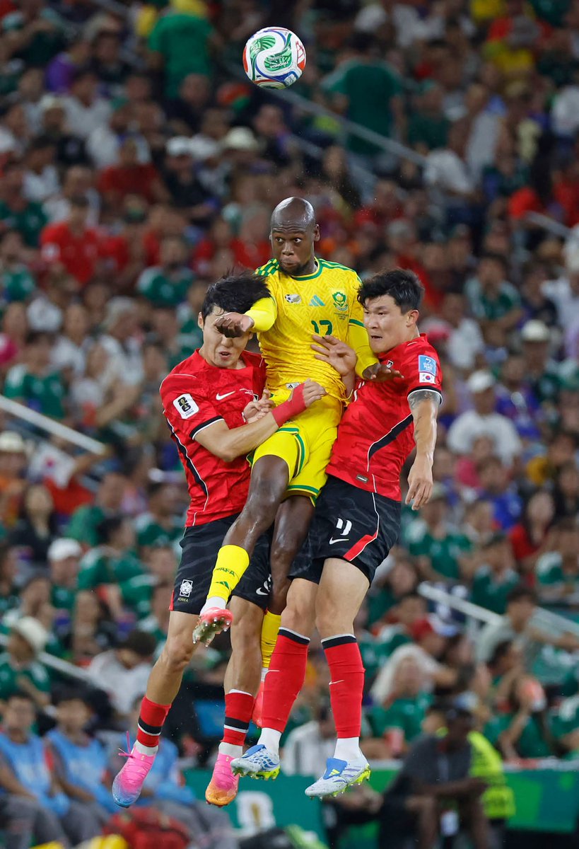 PhutiSemenya14's tweet photo. What was happening here... 🤲 😆 https://t.co/AysqOLVsI5