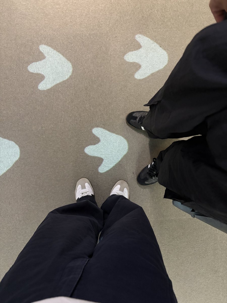 pl00167's tweet photo. 最近足元撮るのにハマってる🧦 https://t.co/zTqziNMTOv