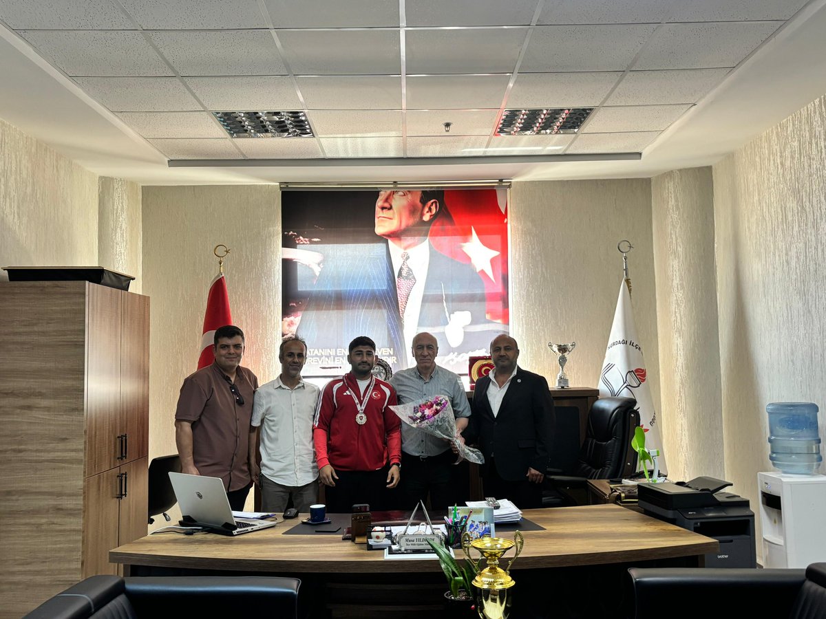 Nurdagi_MEM's tweet photo. Dünya Şampiyonası’nda Ülkemizi Temsil Edecek Öğretmenimizden Müdürümüze Ziyaret

📌 https://t.co/HHzPS7KNKM

@gantepvaliligi @Gaziantep_MEM @Dr_Onderarpaci @ncerciyas @MusaYildirim27 https://t.co/mkRPDlxWbu