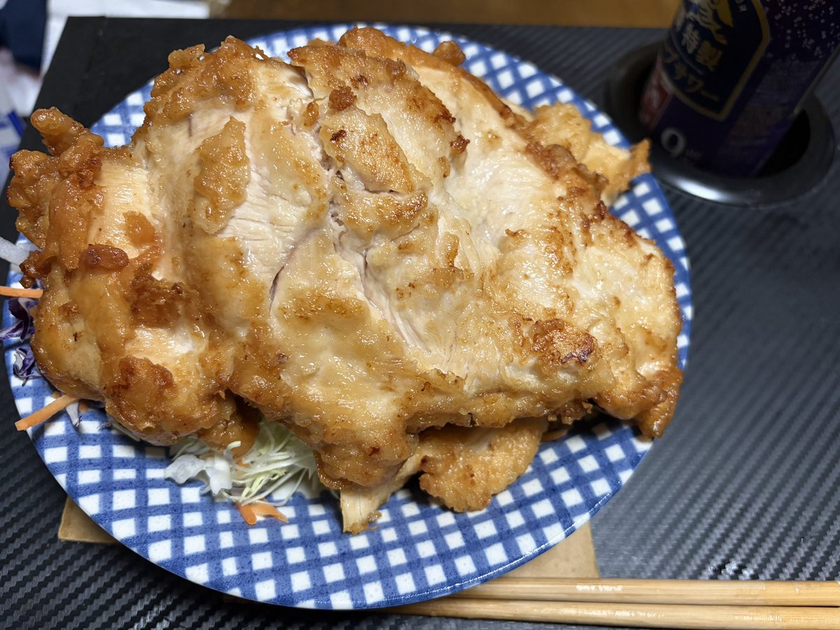 Sabi_Hasami's tweet photo. 1枚唐揚げ
キャベツが下にあるから多く見える https://t.co/e7oiCftbr3