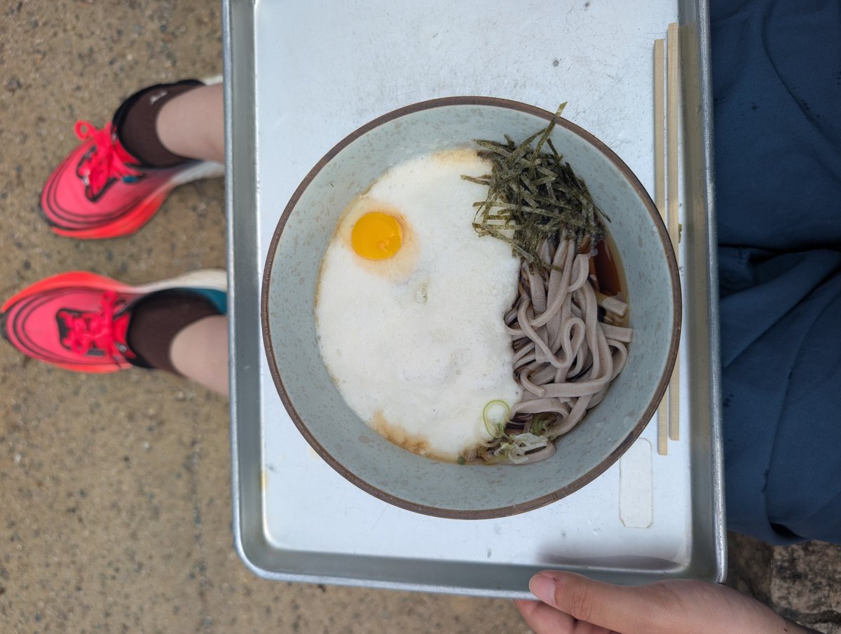 sizu_exp's tweet photo. 6/14に高尾山へ行ってきました！
今回は、高尾山ベースキャンプて@arcteryx_jp の製品を借りて、トレイルランニングに挑戦してきました！
普段の登山とは違った、楽しさがありトレイルランニングの魅力をしれました🏃‍♂️
また、@arcteryx_jp のノベルティをもらうことができ、大変満足な活動になりました https://t.co/tLMvd9OpmS