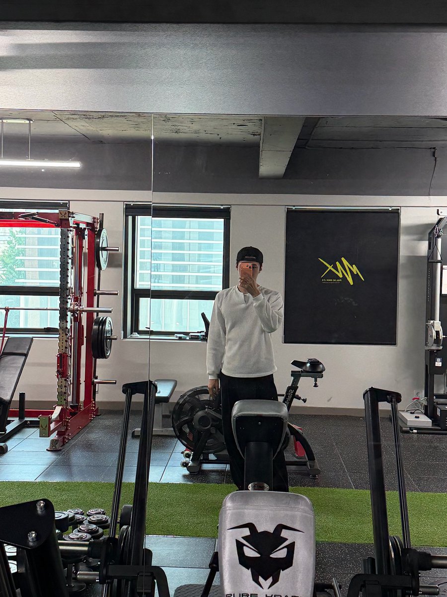 xunhuas's tweet photo. 260626 SEHUN BBL UPDATE 🧼💌💭 

“(New gym photo) 📸”
“(New 🐯💪🏻 sticker)” https://t.co/fdAYNH5dFU