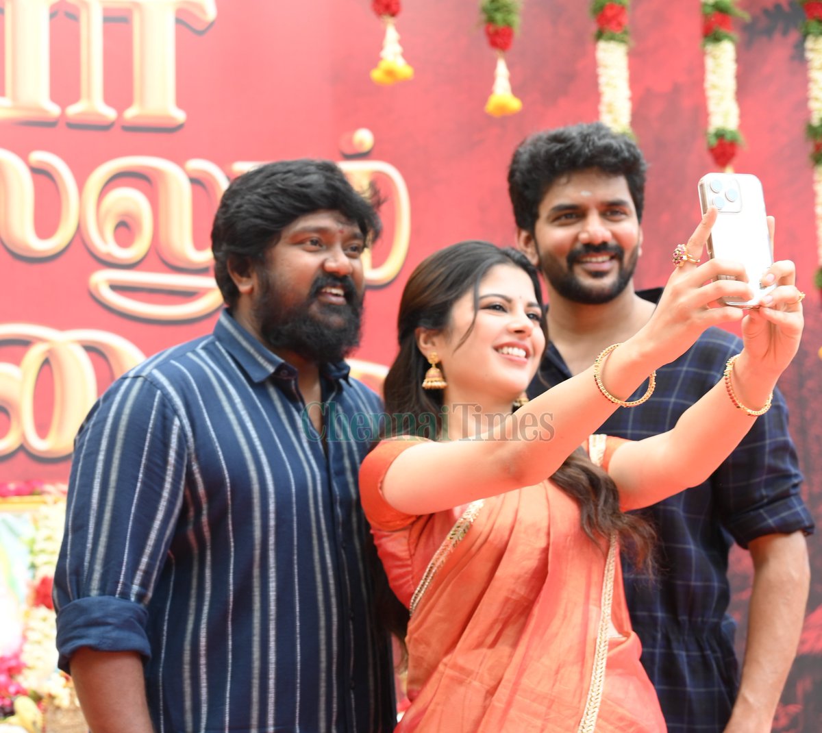 ChennaiTimesTOI's tweet photo. #Kavin's next titled #PerSollumPillai also starring #SanjanaKrishnamoorthy &amp; #BalaSaravanan and directed by #RamSangaiah begins with an official pooja ceremony today!

#Kollywood https://t.co/kbybit5DV2