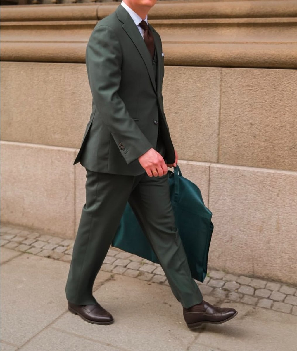 Dea_rBoss's tweet photo. Not just a suit.

A statement in green. 💚🫶🏻 https://t.co/1nLI6ISUOj