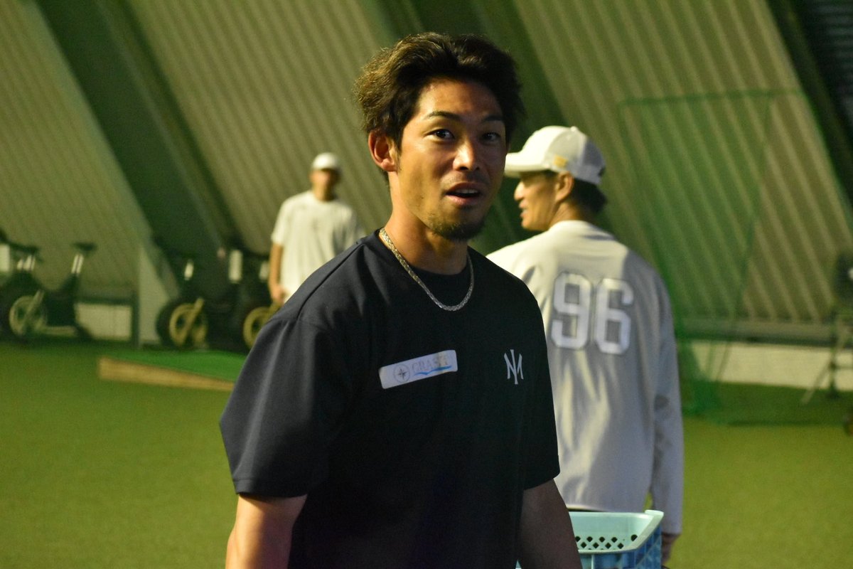 nishispo_hawks's tweet photo. 【筑後情報】

又吉克樹投手とアダム・ウォーカー選手が福岡に帰ってきました！

#sbhawks https://t.co/6HRPLbzZUE