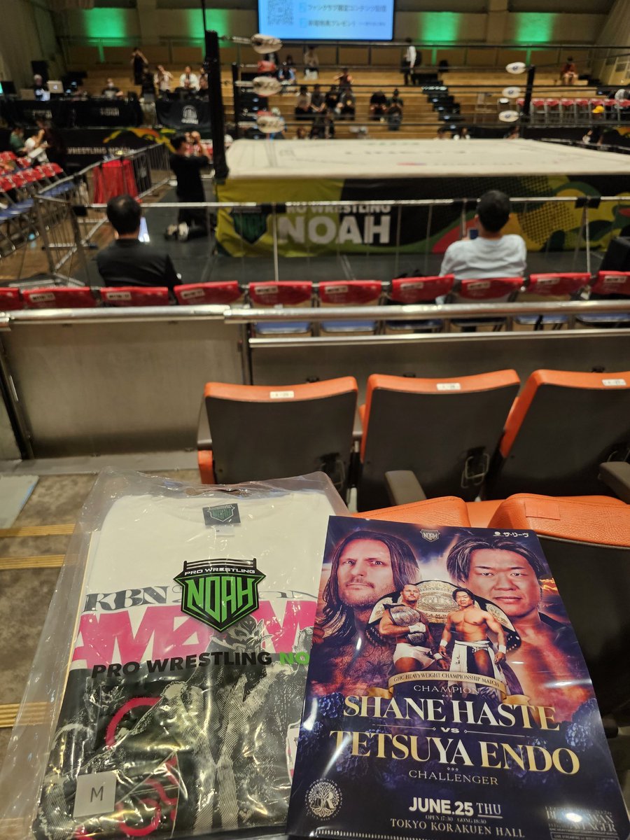 GodSpeedLove69's tweet photo. きのうのNOAH 後楽園ホール大会。
GHC王座戦全部よかったなあ。エンテツを全力で応援する日が来るとは、2022年6月22日の自分は想像もしてなかった（ごめん🙏）。熱いぞエンテツ👍✨あとセミの征矢と飯野も。
OZAWA もいよいよ動き出したし、7月の大阪が楽しみ。
#noah_ghc https://t.co/5Q14Vg3Q9v