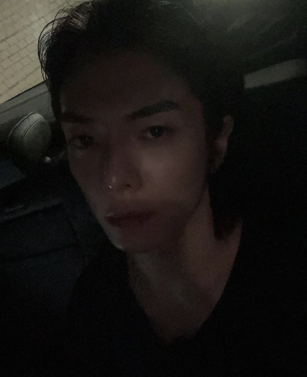 jju_k14's tweet photo. 어둠속에서 찍어도 턱 밑에서 찍어도 미남 https://t.co/Xb4GDAdg9y