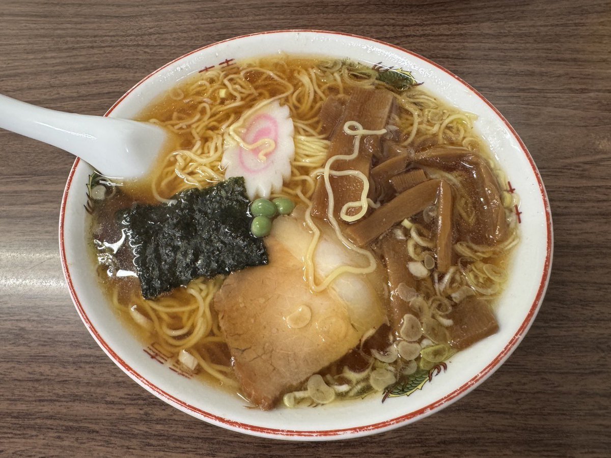 miichanz305's tweet photo. グリンピース乗ってるラーメンめずらしかった。私は苦手だから食べてもらった、あざます！昔ながらのラーメンうまし、なお埼玉 https://t.co/yfCYciXqlu