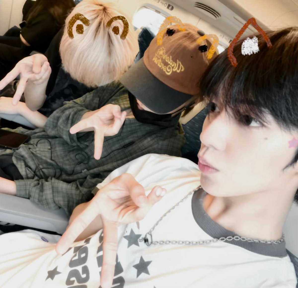 AHOFonWeverse's tweet photo. 260626 | 13:33  KST
💌 from 🦝

🦝: [PHOTO]
🦝: my seatmates 🐻 🐯 ㅋㅋㅋ 
🦝: I’m sooo hungry ㅠㅠ
🦝: Did you eat?
🦝: I fainted yesterday [*to sleep] ㅋㅋㅋ https://t.co/AN7jSkccqB