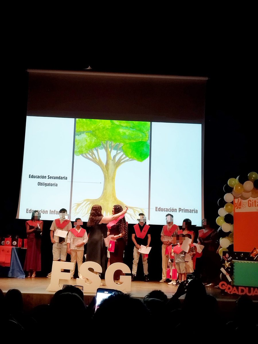 IesArca's tweet photo. Estamos muy orgullosos de ti, Yurena, por tus logros académicos y por tu actitud. Eres muy Arca❤️.
Que tu sonrisa siga brillando en todo lo que está por venir.

#secretariadogitano #eso #graduacion #iesarcareal #iesarcarealvalladolid https://t.co/FRjDLHKKnH