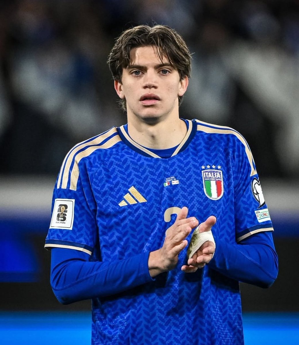 Blue_Footy's tweet photo. Cagliari sporting director Guido Angelozzi on Palestra: 

🗣 "Chelsea had been following him for a year, they were always at the stadium, in Cagliari and away. They kept calling me non-stop, they wanted to know everything. The data obviously they already had, but they were looking for insights on the boy's character and qualities."

~ @CorSport