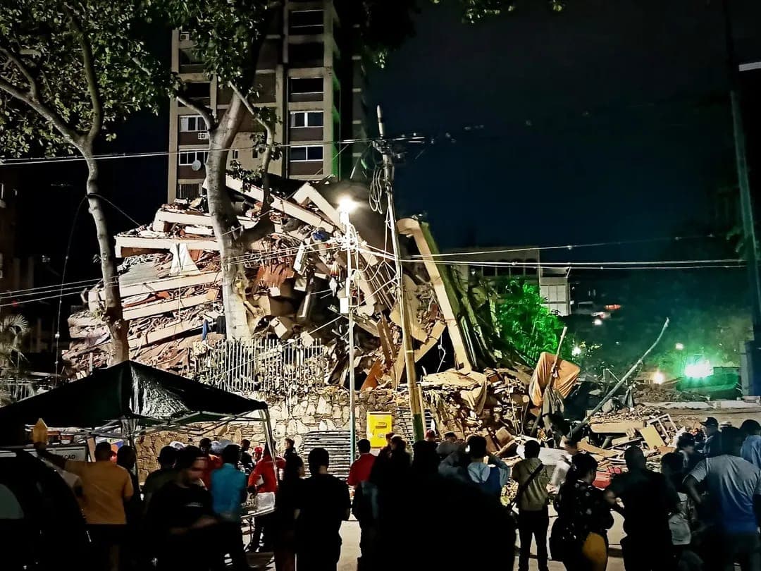 cdmeba's tweet photo. @_CARITAS moviliza 300.000 euros tras los terremotos en Venezuela. ❤️

🔍 Evaluación de daños sobre el terreno.
📦 Centros de acopio en marcha.
🤝 Respuesta coordinada con Cáritas Venezuela.
#CáritasConVenezuela 
Más info ⤵️
https://t.co/GJcOYUWWpC https://t.co/x3IAQC4G7U