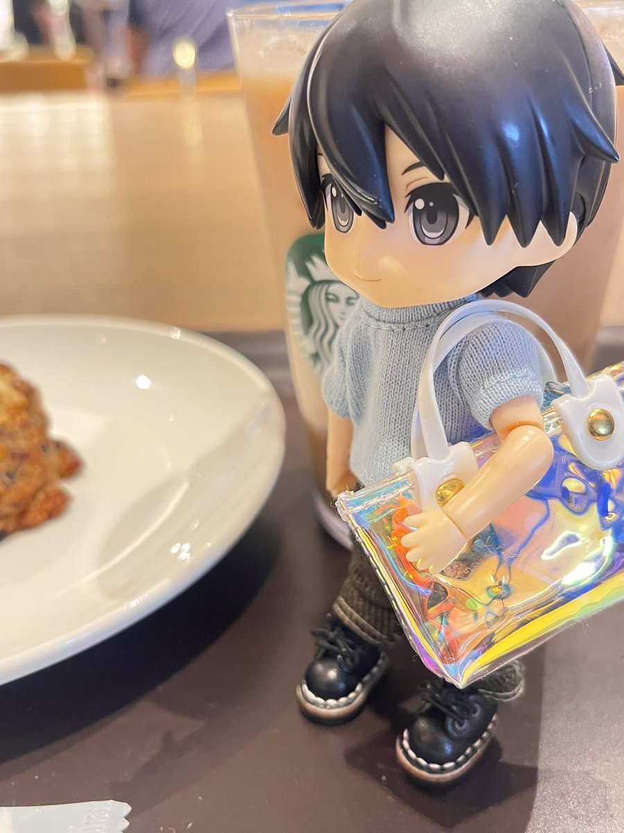 airy_prism's tweet photo. 撮り下ろしで参考写真。
推し色トート:オーダーver.
本体カラー/オーロラ
縫い糸/19番白
ハンドル部分/ホワイトハンドル
ハンドル接続部/ホワイト

本日夜21時から受注通販開始です✨何卒宜しくです

#えありーくろぜっと #ねんどろいどどーる #オビツ11 #ピコニーモD #LilFairy #ぬい活 #推し色トート https://t.co/cLGGIQTssf