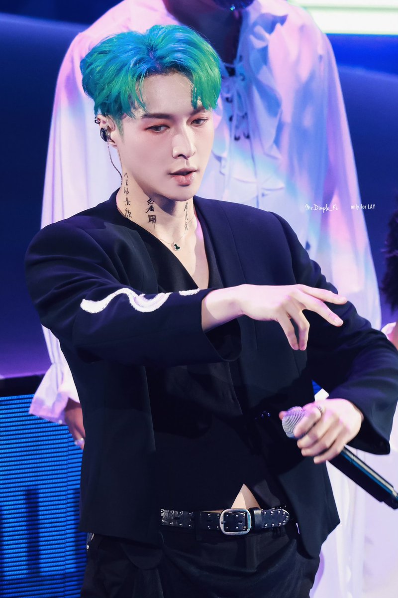 bhcloudlay's tweet photo. 오빠 아이도루 염색 진짜 다 개잘받는데
특히 투어때만 되면 오빠의 다양한 아이도루 머리를 볼 수 있다는 게 가장 좋은거겟죠 https://t.co/RglbRpMMZL