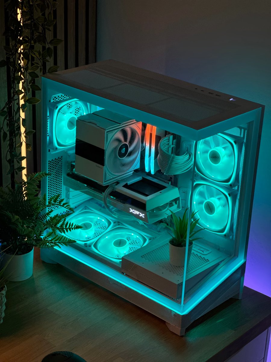 SudokooOfficial's tweet photo. Prime Day ends today โ up to 20% OFF ๐จ
Tropical vibes, aqua glow, and a clean white build powered by SK700V White๐ด๐
SHOP NOW:
https://t.co/C236J3QV5V
Build source / Photo credit: diogofmcorreia(IG)
#SUDOKOO #SK700V #PrimeDay #CleanBuild #WhitePCBuild #GamingPC #AirCooling https://t.co/C0Vcs54bCA