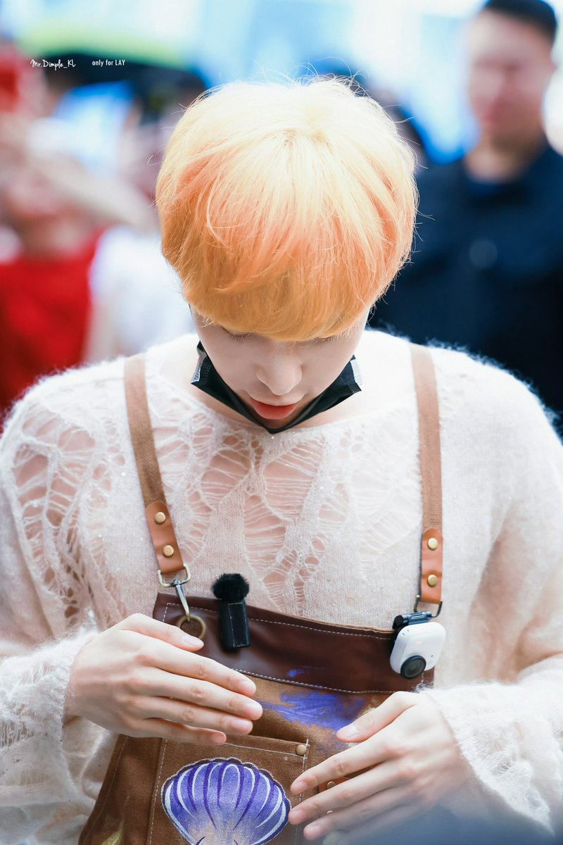bhcloudlay's tweet photo. 사실 덮씽은 흑발이건 염색모건 상관없이 늘 옳다는거.
특히 화장끼없고 렌즈도없이 말갛고 뽀얀 얼굴일때 머리 덮으면 그냥 아기..? 보는거같음 제발 https://t.co/ZQY8GgHYFE