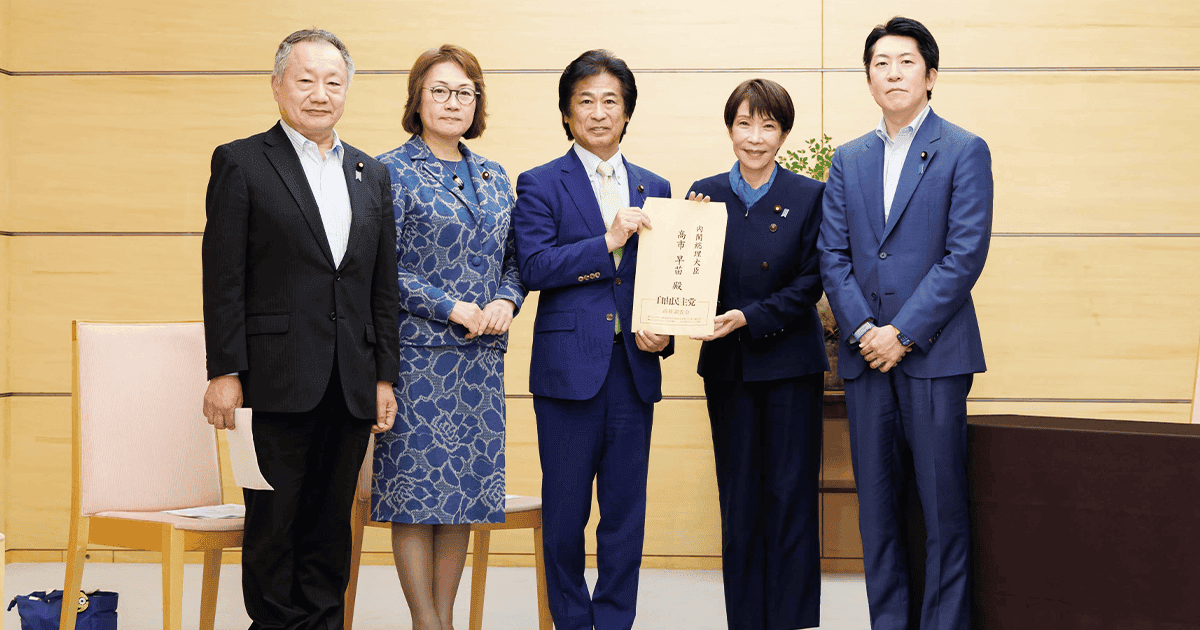 jimin_koho's tweet photo. 【提言】
高市内閣が重要施策として位置付ける「攻めの予防医療」においては、国民一人ひとりの健康リテラシー向上を基盤に、発症前から発症後に至る各段階での能動的な介入が求められます。

実効的な行動変容を促すことで、全ての国民が心豊かに生活できる社会を実現し、健康寿命の延伸と社会保障の担い手増加へとつなげていくことが重要です。
わが国は健康寿命が世界最高水準に達した一方、少子高齢化という課題に直面しています。

「攻めの予防医療に関する関係合同会議」（座長・田村憲久衆議院議員）では、「攻めの予防医療」の見方を一定整理し、厚生労働行政にとどまらず、産業や子育て政策等とも連携し、エビデンスに基づく予防策の加速やデジタルの社会実装、地域・企業の連携強化を軸とした具体的施策を提言としてまとめました。政府による総合的な検討と迅速な実行を期待します。
 https://t.co/KpiTl13bGu

📖提言はこちらから
・攻めの予防医療に関する提言
https://t.co/zasG1cRxDU
