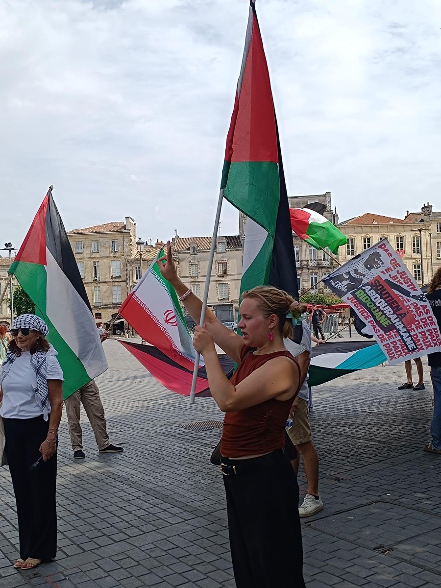 ComiteAction's tweet photo. 3/3 Retour sur la 139e manif du CAP à Bordeaux le 20 juin en soutien avec le peuple 🇵🇸 et tous les peuples opprimés par l’impérialisme américano sioniste 
Rdv pour une nouvelle manif 
Samedi 27 juin 
⏰15h30
📍Place de la Victoire. Bordeaux 
On ne lâche rien 
#Gaza #Bordeaux ⤵️ https://t.co/Oh5wAsEnkq
