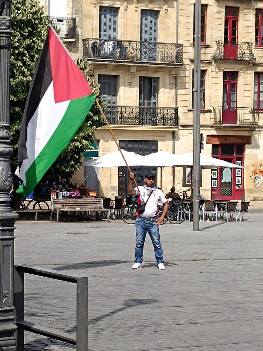 ComiteAction's tweet photo. 3/3 Retour sur la 139e manif du CAP à Bordeaux le 20 juin en soutien avec le peuple 🇵🇸 et tous les peuples opprimés par l’impérialisme américano sioniste 
Rdv pour une nouvelle manif 
Samedi 27 juin 
⏰15h30
📍Place de la Victoire. Bordeaux 
On ne lâche rien 
#Gaza #Bordeaux ⤵️ https://t.co/Oh5wAsEnkq