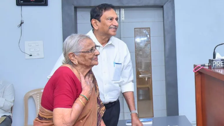 ndtv's tweet photo. "Want To Die An Indian": 94-Year-Old Andhra Woman Gives Up US Passport
https://t.co/SKwRtBhRIF https://t.co/aX69tmtY0r