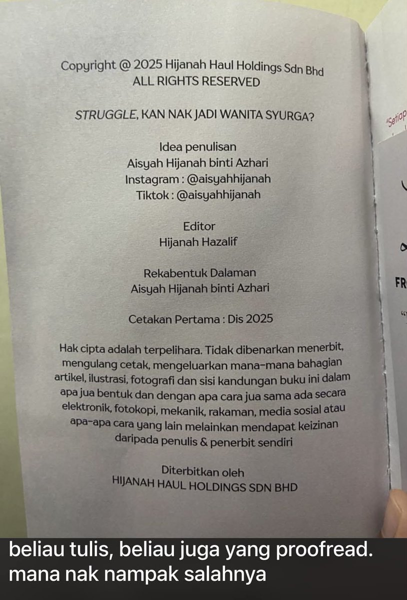 kongsiviralje's tweet photo. Memang boleh ke sendiri tulis sendiri proofread buku? 

Tiada niat nak menjatuhkan sesiapa, tapi kalau buku ni memang terbukti ada kesilapan, kita saling aware lah ya.

Kredit : fatindrawin https://t.co/6g4rOaJUEE