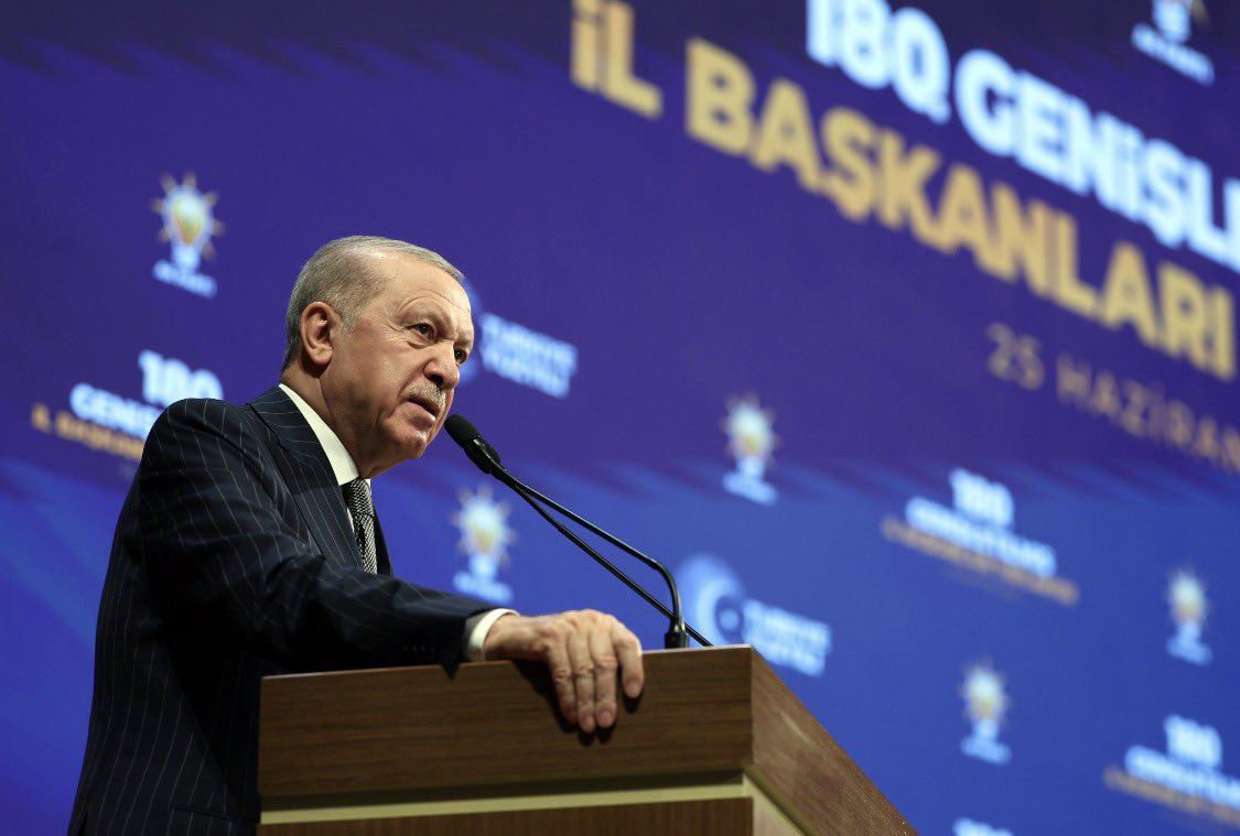 bulentcelik65's tweet photo. ❝Türkiye'yi büyütmeye, Cumhuriyetimizi büyütmeye, hak ve özgürlükleri her vatandaşımız için genişletmeye, 86 milyonun tamamını bir, beraber ve eşit görmeye devam edeceğiz.❞

Genişletilmiş İl Başkanları Toplantımızı Genel Başkanımız ve Cumhurbaşkanımız Recep Tayyip Erdoğan’ın teşrifleri ve hitaplarıyla gerçekleştirdik.
