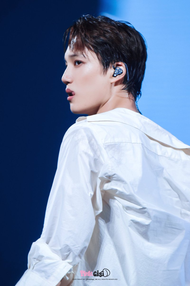 PinkGigi_02's tweet photo. 260613 EXO PLANET #6 - EXhOrizon in Hong Kong🐻👼
천사인가?是天使啊
#카이 #kai #カイ #金钟仁 #EXO #EXOKAI #Exhorizon
#카이 https://t.co/q4iqTCVTDY