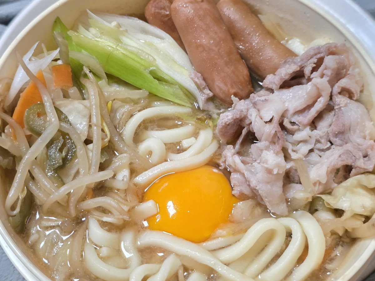IsamuHouse's tweet photo. 今朝はレンチンで肉うどん作りました。 https://t.co/NXBp4OsWy5